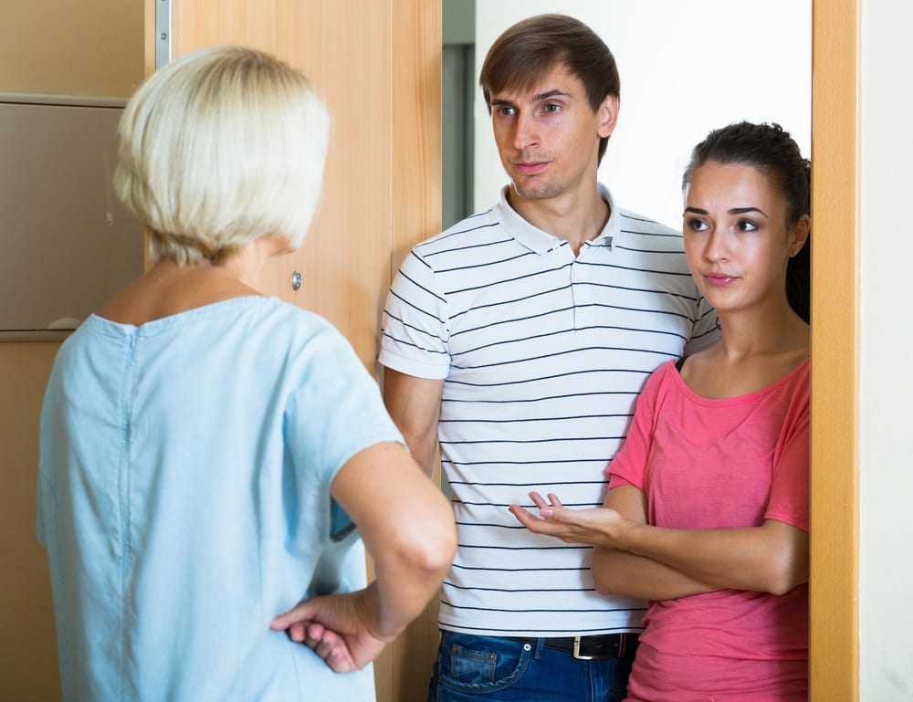 vecinos discutiendo por los ladridos del perro